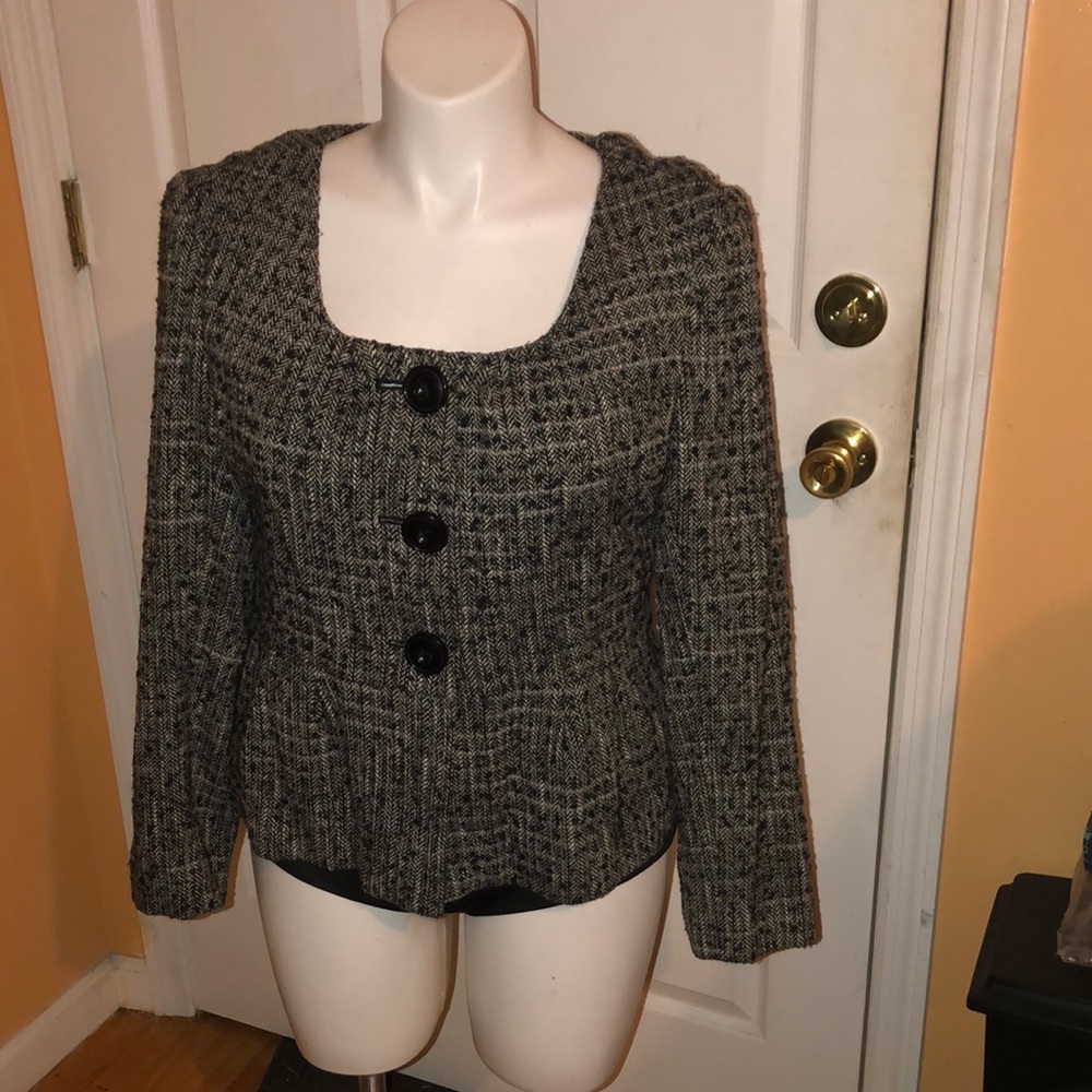 Access women buttons down jacket in size XL